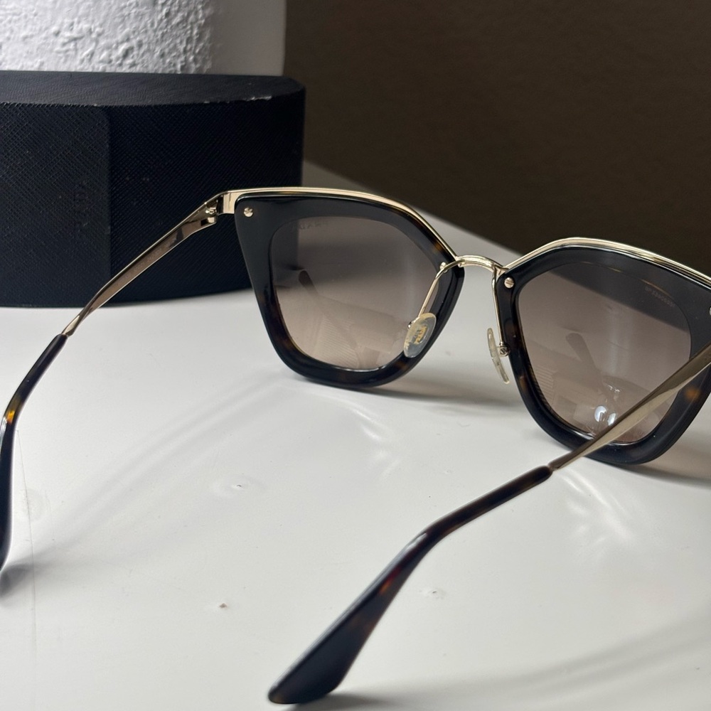 PRADA Tortoiseshell Cat-Eye Sunglasses - Brown Gradient Lenses - Picture 4 of 6